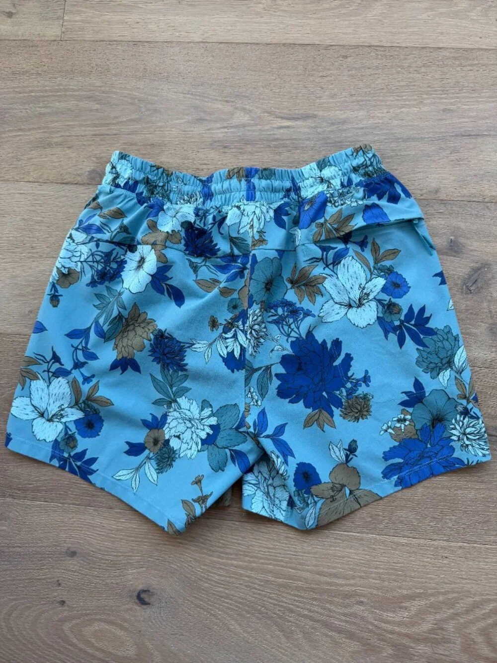 Lululemon Men's Blue Floral Swim Short 5